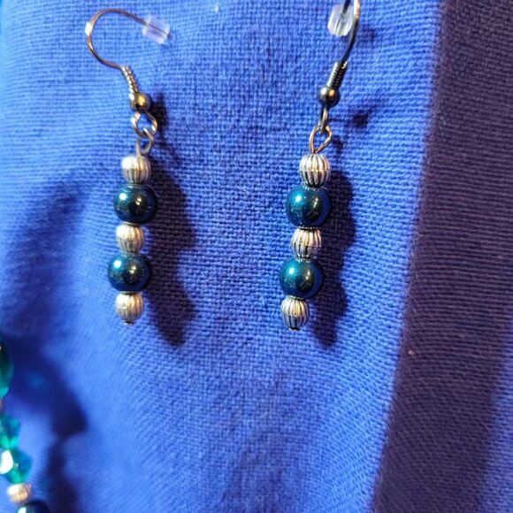 Green Beaded Necklace and Earring Set - Picture 2 of 5